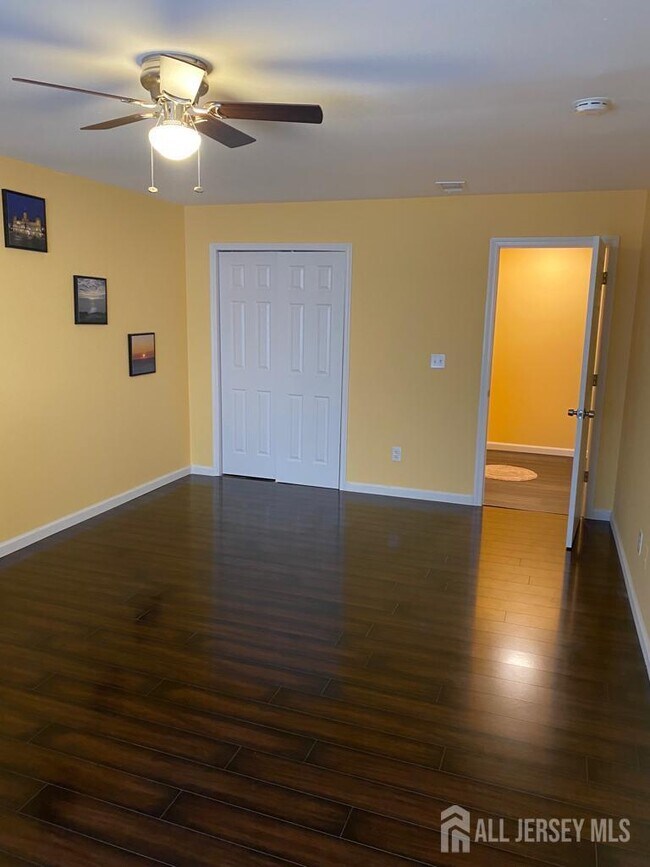 Building Photo - 429 College Dr