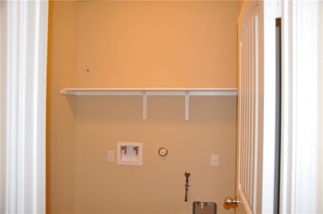 Building Photo - 6521 Loretta White Ln