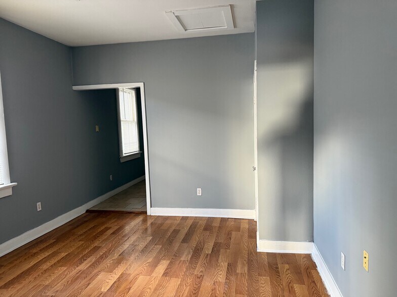 Building Photo - 2454 N Derbigny St