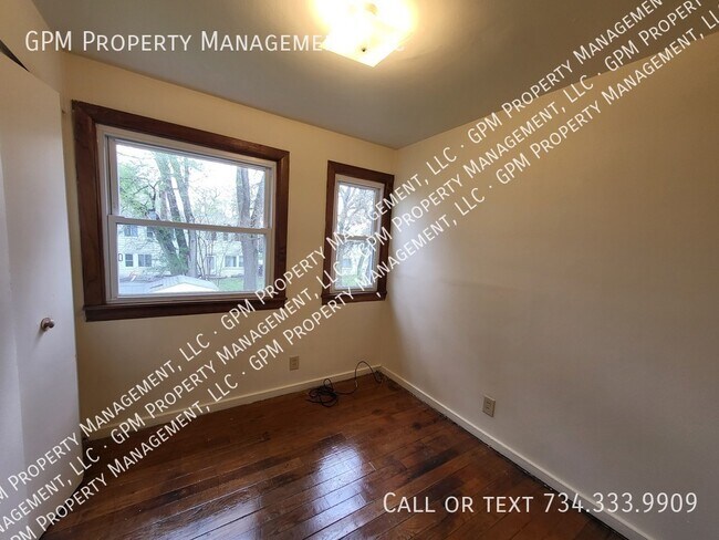 Building Photo - 33058 Alanson St