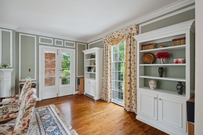 Building Photo - Extremely RARE opportunity in Green Hills