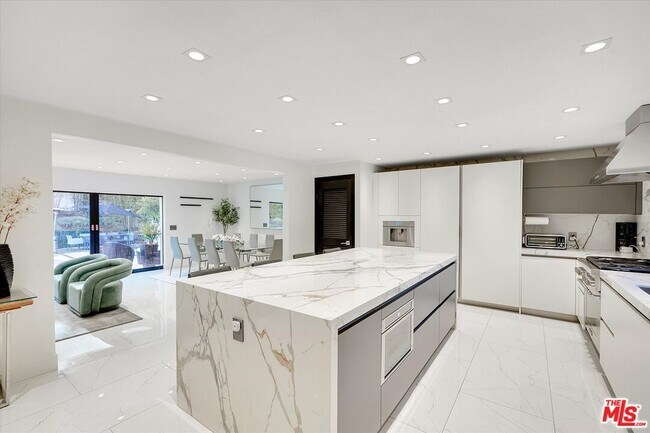 Building Photo - 11364 Sunset Blvd