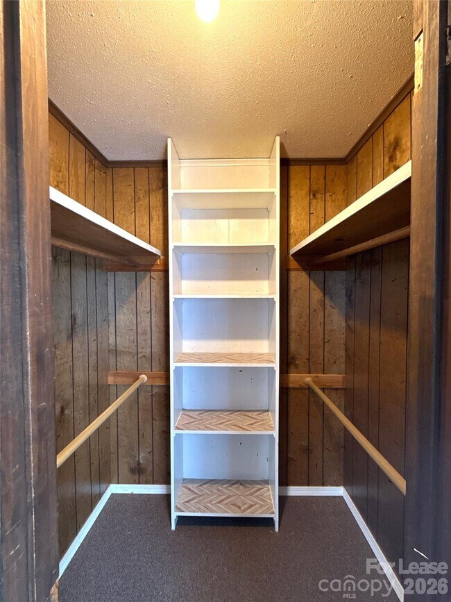 Building Photo - 3628 Brooks Ln