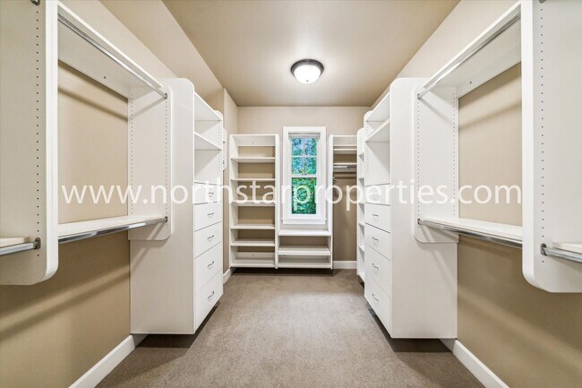 Building Photo - New Exquisitely Designed Dream Home in Lake Oswego.