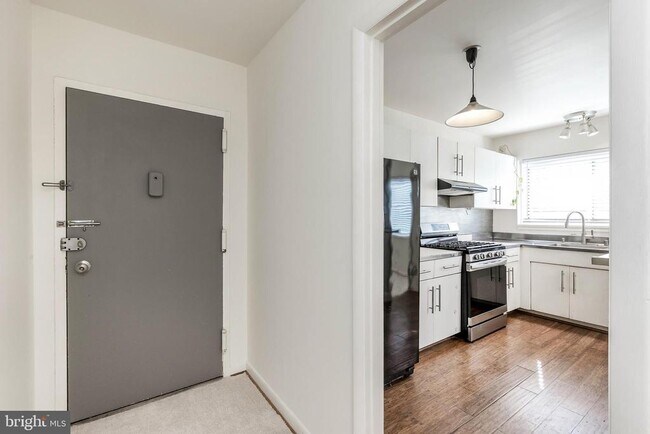 Building Photo - 10650 Weymouth St