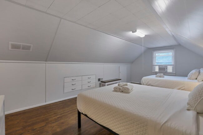 Building Photo - 1275 E Weber Rd