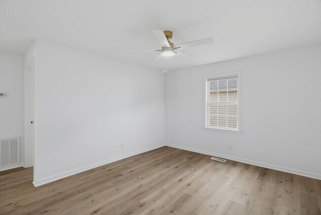 Building Photo - 931 Marlboro St