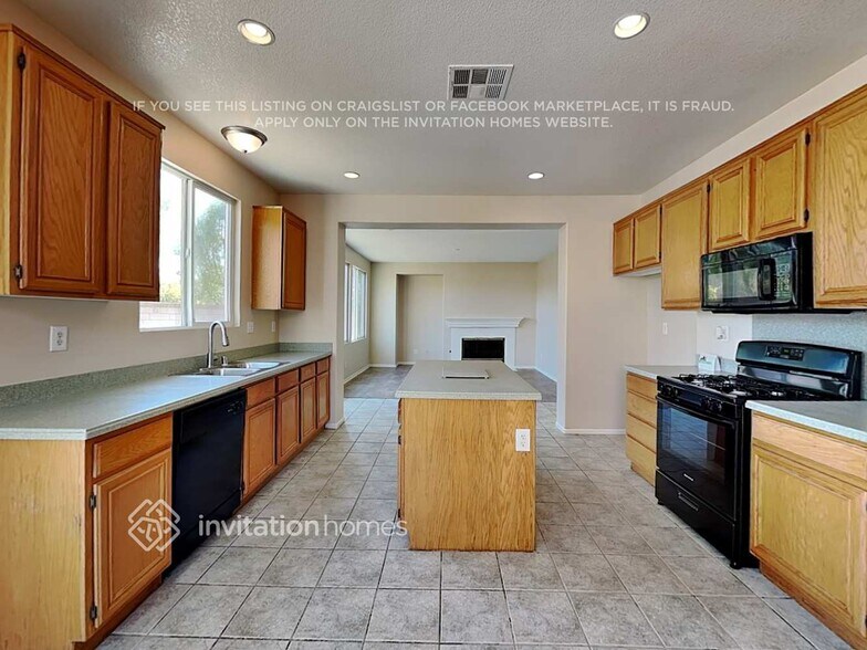 Building Photo - 1678 Bella Regina Way