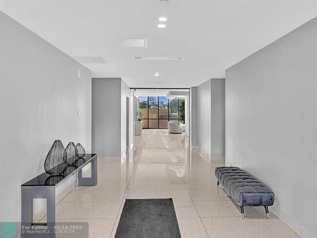 Building Photo - 20379 W Country Club Dr