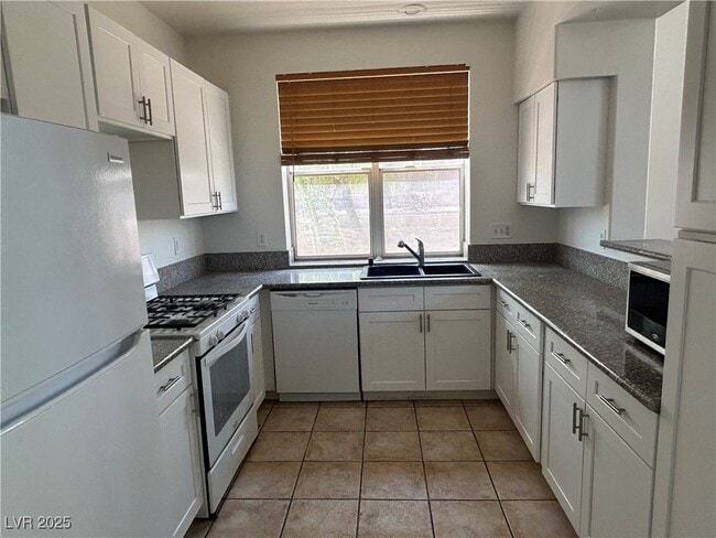 Building Photo - 1200 Valerio Ln