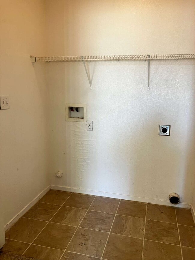 Building Photo - $500.00 OFF FIRST MONTH'S RENT!!!!! North ...