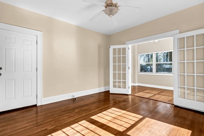 Building Photo - Charming and Spacious 2BR/1BA Unit in Hist...