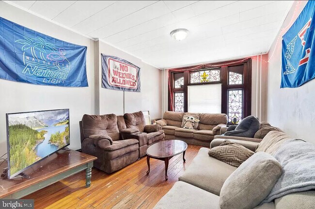 Building Photo - 1715 Providence Ave