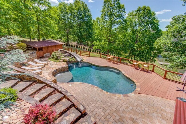 Building Photo - 2870 Roanoke Rd