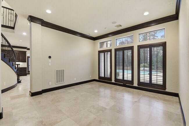 Building Photo - 30 N Palmiera Cir