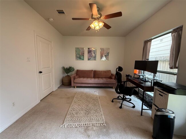 Building Photo - 3813 Center Plaza Dr