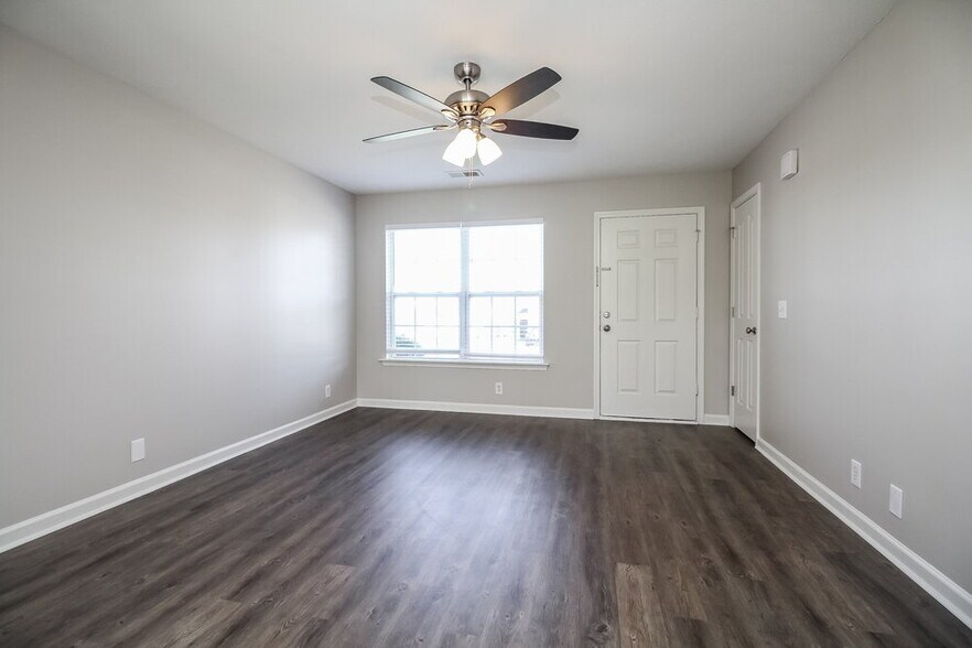 Building Photo - 404 Glenmore Ct