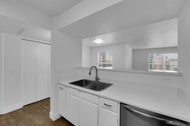 Building Photo - 8101 W Flamingo Rd