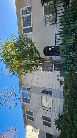 Building Photo - 3220 W 2nd St