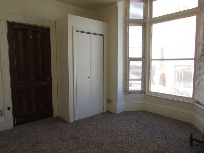 Building Photo - 318 Victor Ave