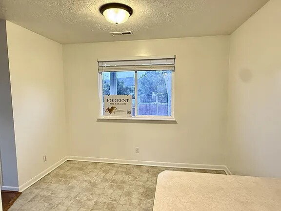 Building Photo - Adorable three bedroom home located in Salt Lake City