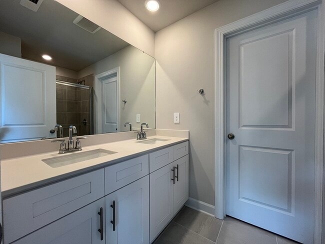 Building Photo - 1716 Braemar Vlg Dr
