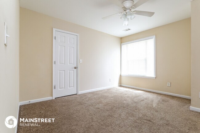 Building Photo - 2115 Vistoria Dr