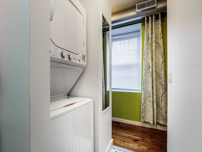 Building Photo - 219 Vine St