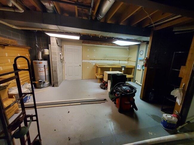 Building Photo - 5621 Chestnut Pond Dr