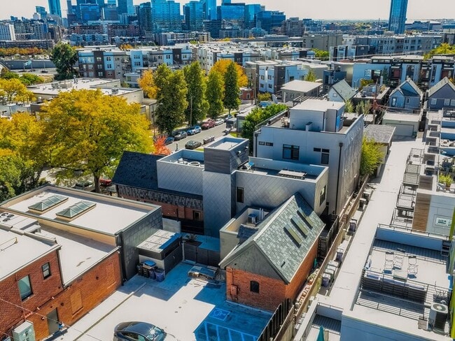 Building Photo - 3229 Quivas St