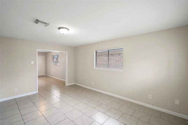 Building Photo - 803 1/2 Ellena Rd
