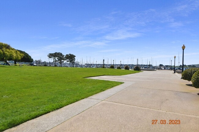 Building Photo - Beautiful and Quiet Gated Community steps from the Marina!