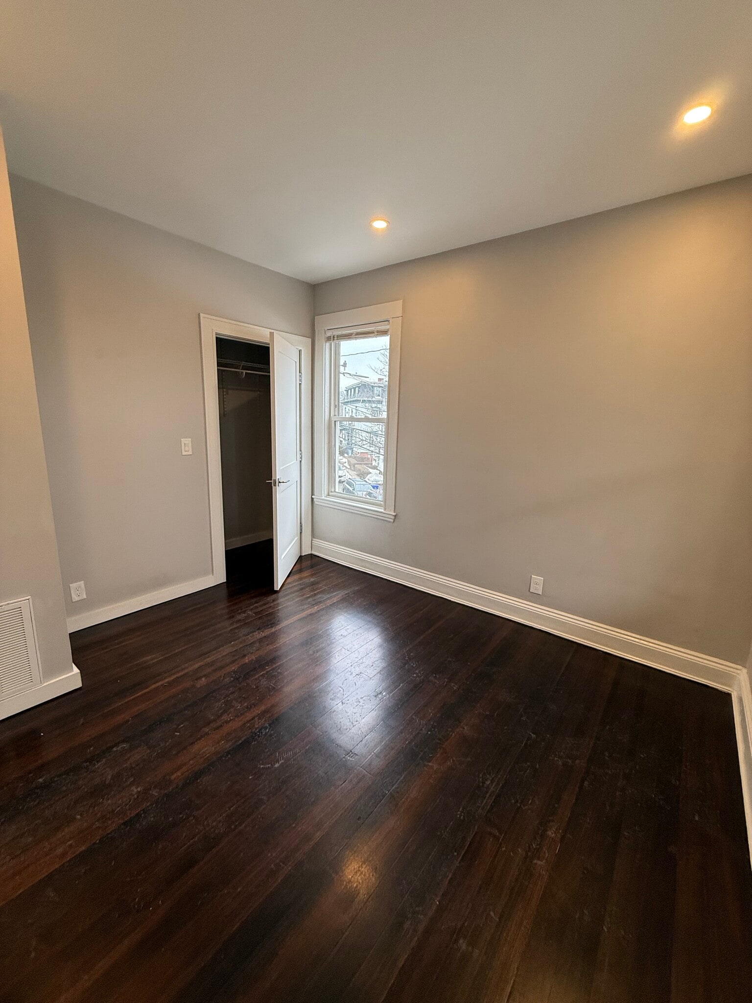 Building Photo - 19 Chase St