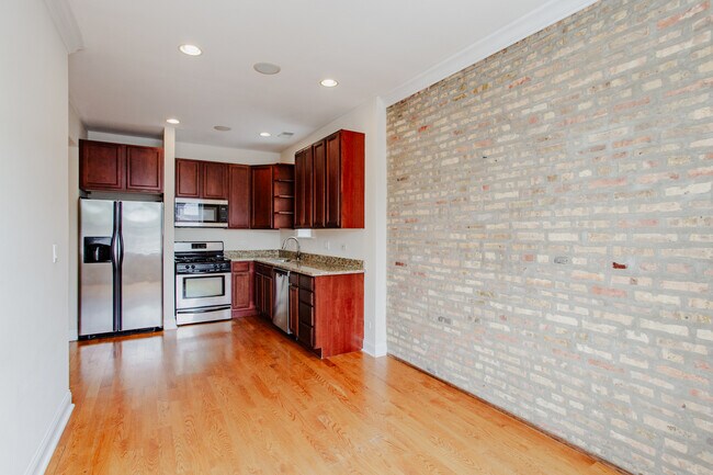 Building Photo - 6150 N Ravenswood Ave