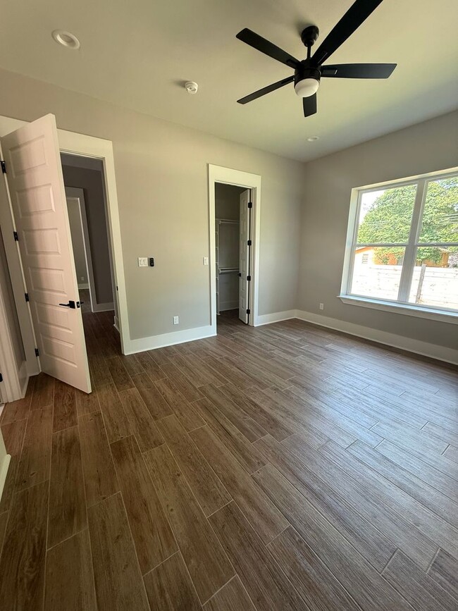 Building Photo - 3/2/1 NEW CONSTRUCTION LISD fenced yard an...