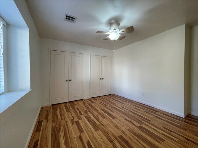 Building Photo - 707 Center Hill Dr