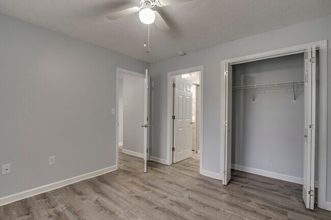 Building Photo - 103 Pinewood Dr