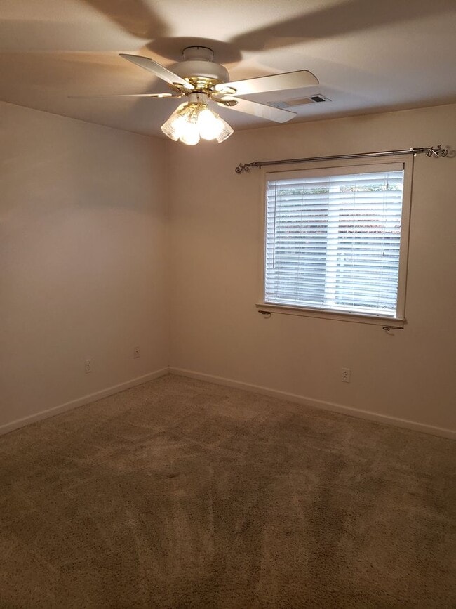 Building Photo - 881 Cally Ct