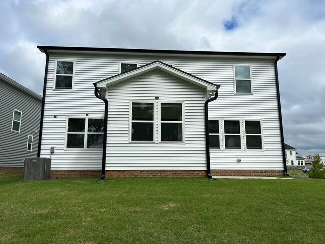 Building Photo - 6 Bedroom | 4 Bathroom New Construction Ga...