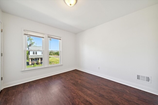 Building Photo - $1,675 - Spacious 3 Bedroom in North End