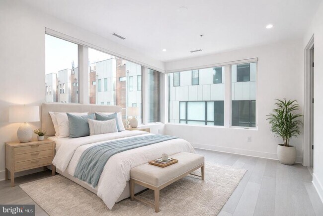 Building Photo - 142 S Front St