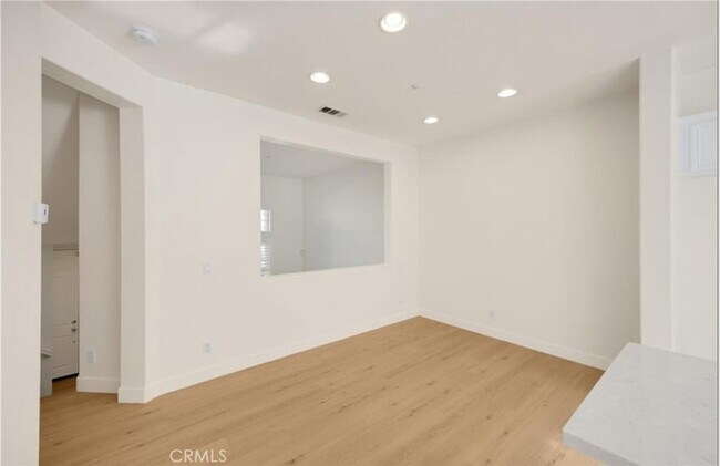 Building Photo - 123 S Orange Ave