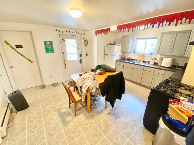 Building Photo - 48 Intervale Ave