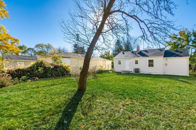 Building Photo - Fully Renovated 2-Bedroom Home with 1-Car Garage