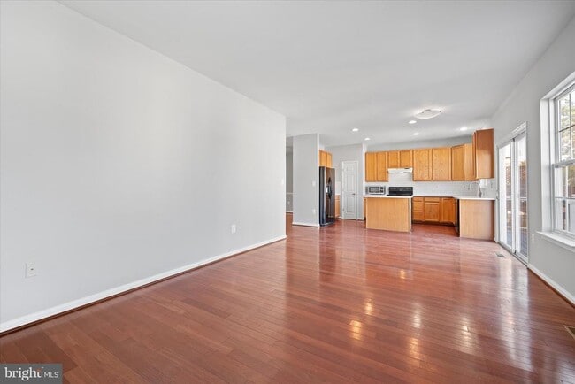 Building Photo - 103 Holmes St