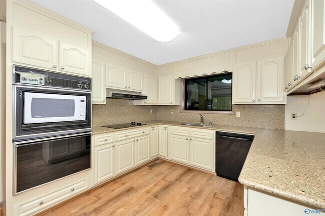 Building Photo - 286 Springhill Rd NW