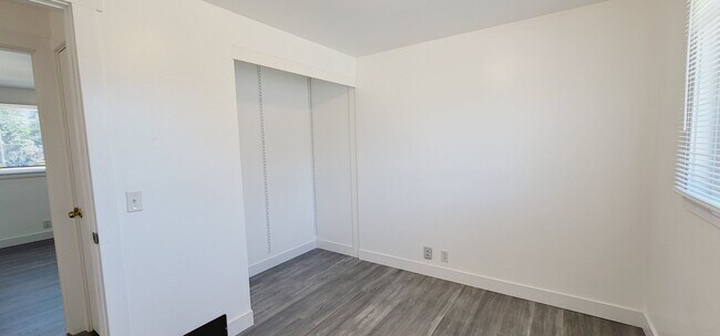 Building Photo - 13240 22nd Ave S