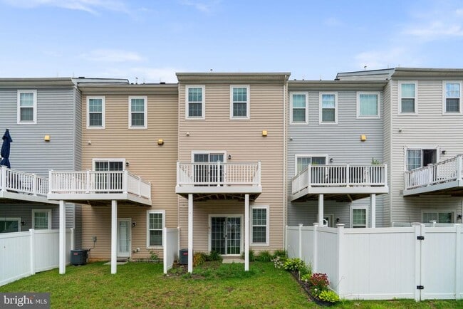 Building Photo - 9442 Adelaide Ln