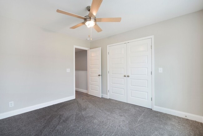 Building Photo - Excell Pointe 3 Bedroom Townhomes
