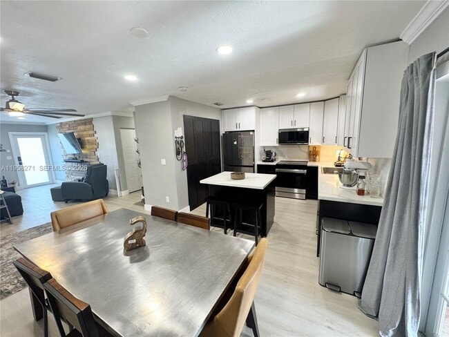 Building Photo - 14849 SW 114th Ct